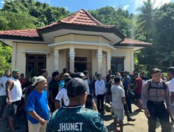 Masyarakat Gita Raja Duduki Kantor Desa, Tuntut Pengunduran Diri Kades Bermoral Bobrok